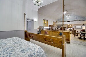 1 bedroom, bed sheets