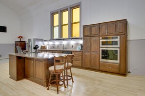 電子レンジ、オーブン、コンロ、食器洗い機