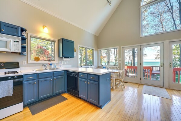 House (3 Bedrooms) | Interior