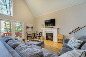 House (3 Bedrooms) | Interior - Lake Huron Vacation Rental w/ Private Beach! (Applegate)