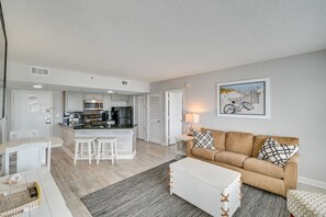 Interior - Oceanfront Myrtle Beach Condo w/ Balcony & Views! (Myrtle Beach)