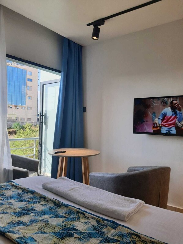 1 bedroom, iron/ironing board, WiFi, bed sheets - Lavish Studio Near JKIA Nairobi Airport (Nairobi)