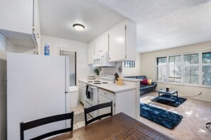 Fridge, microwave, oven, stovetop - Cozy Condo for Rent, Near Swensons Golf Course (Stockton)