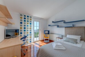 3 soverom, safe på rommet, skrivebord og strykejern/-brett