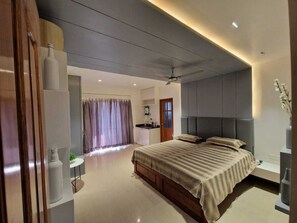 2 quartos, ferros/tábuas de passar roupa, Wi-Fi, roupa de cama