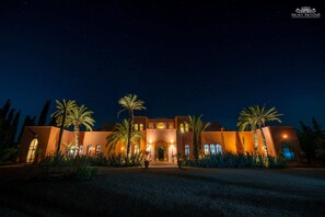 Exterior - Oriental Palace in a beautiful 2 hectares oasis in the Marrakech countryside (Centre Commune Ouled Hassoune)