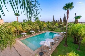 Pool - Oriental Palace in a beautiful 2 hectares oasis in the Marrakech countryside (Centre Commune Ouled Hassoune)