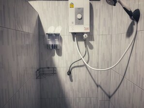 Superior Room | Bathroom | Shower, rainfall showerhead
