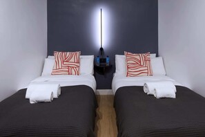 3 bedrooms, desk, iron/ironing board, free WiFi