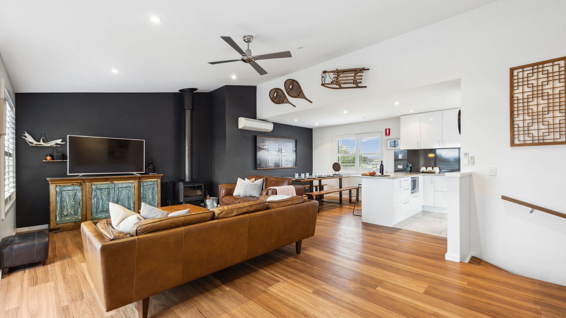 Televisión, chimenea