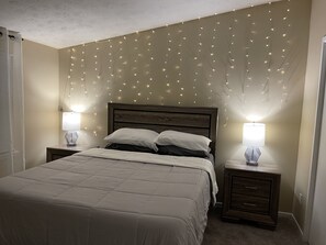 1 slaapkamer, een strijkplank/strijkijzer, wifi, beddengoed