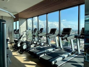 Fitness facility - Super luxury 2Bed/1Bath, Rooftop Pool, Coworking (Chang Wat Chiang Mai)
