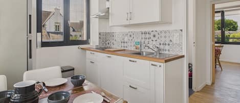 Fridge, microwave, oven, dishwasher