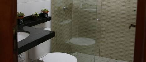 Studio | Bathroom | Shower, towels
