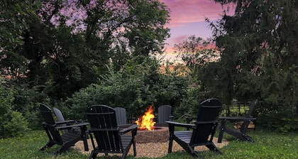 Farmhouse - Fire Pit, Grill, Record Player, 10mi to city