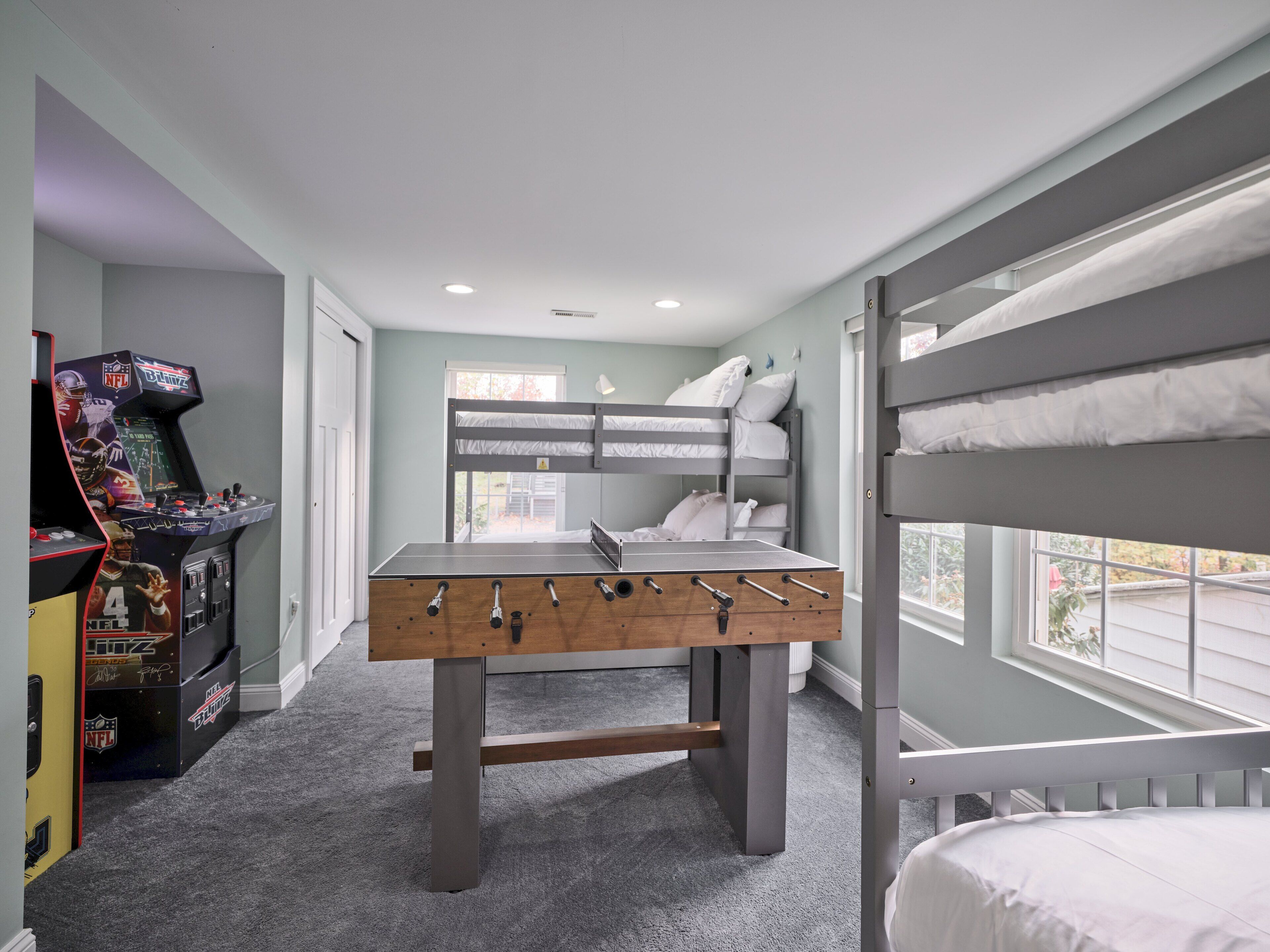 4 quartos, ferros/tábuas de passar roupa, berço de viagem