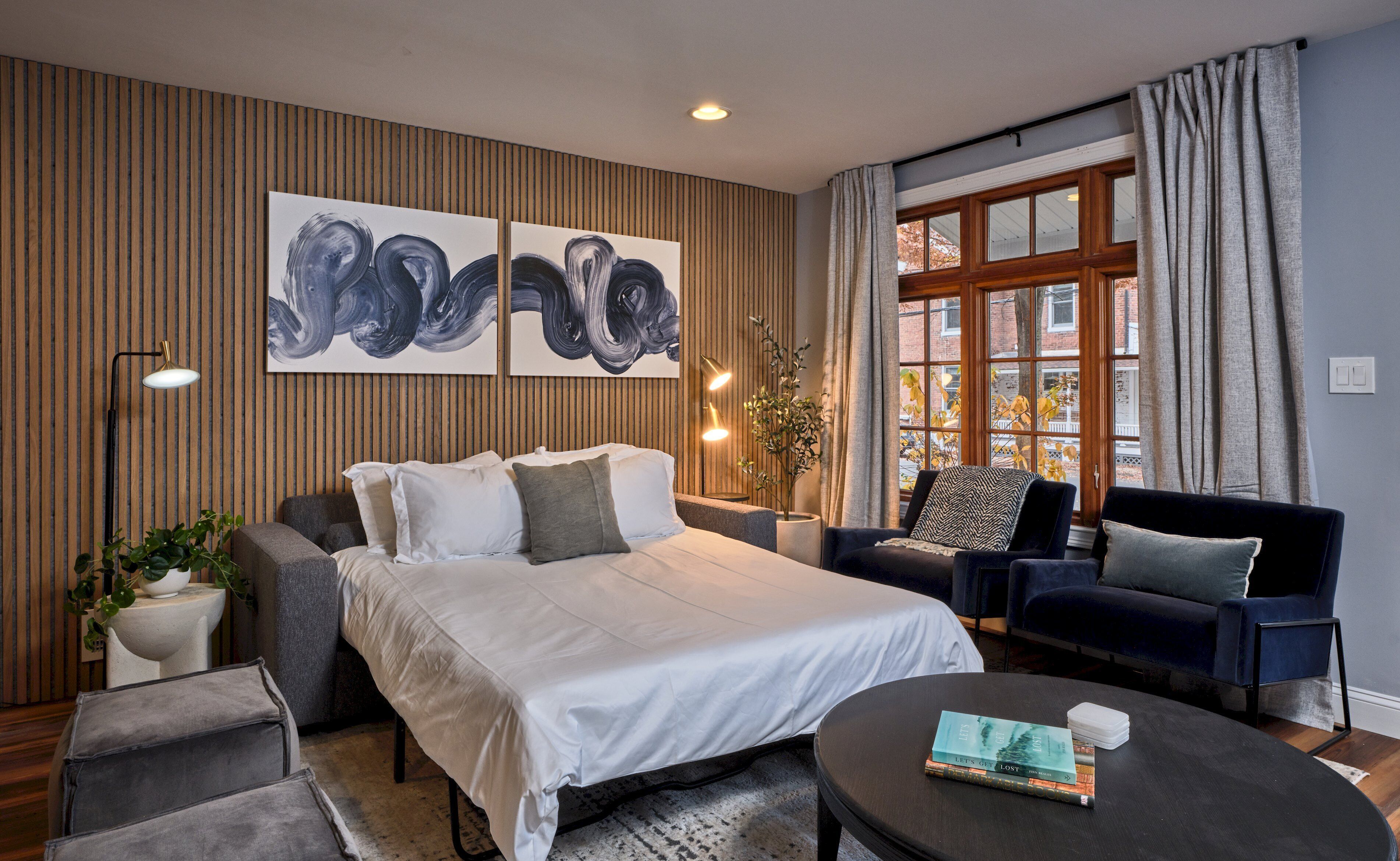 4 chambres, fer et planche à repasser, lit de bébé portatif