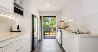 Tallow Beach Retreat - welcoming pet-friendly unit