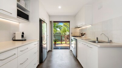 Tallow Beach Retreat - welcoming pet-friendly unit