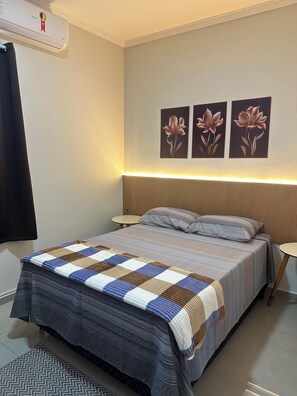 Chambre de base double, 1 lit double | Minibar, accĂšs au Wi-Fi (inclus), literie fournie