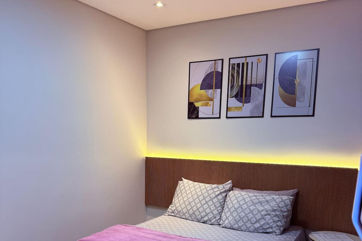 Basic Double Room, 1 Double Bed | 1 bedroom, minibar, free WiFi, bed sheets