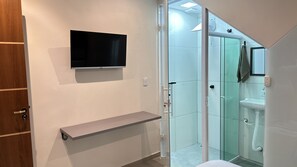 Basic Double Room, 1 Double Bed | Minibar, free WiFi, bed sheets - Guaru Inn Hostel (Guarulhos)