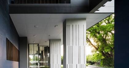 Luxury 2Bed 2bath condo, Wi-Fi, Pool, Gym, BTS!