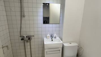 Bruser, hårtørrer, håndklæder, Sæbe