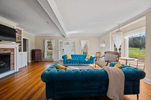 TV, fireplace, table football, offices - 1880's Farmhouse, W/Private stream & Hot Tub (Ellenville)