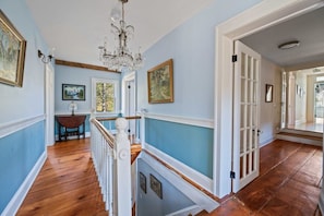 Interior - 1880's Farmhouse, W/Private stream & Hot Tub (Ellenville)