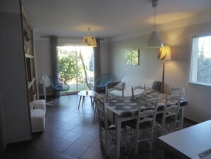 Interior - Au Cœur D'un Village et a 10 Minutes des Plages. Animaux de Compagnie Acceptés (roquefort des corbières)