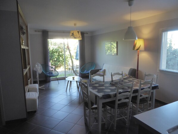 Relax in this open-plan living area with a large dining table and comfortable seating.