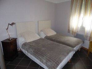 2 soverom, strykejern/-brett, reiseseng for barn og wi-fi (inkludert)