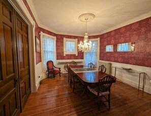 Dining - Beautiful historic home close to Louisville - Sleeps 12! (New Albany)