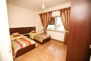 2 quartos, ferros/tábuas de passar roupa, Wi-Fi, roupa de cama