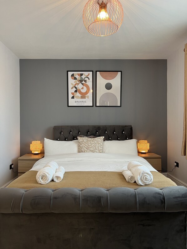 3 chambres, fer et planche à repasser, lit parapluie, Wi-Fi gratuit