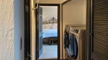 3 bedrooms, desk, iron/ironing board, WiFi