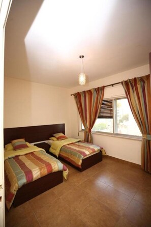 2 bedrooms, WiFi, bed sheets - Tia Apartment with Balcony  (Amman)