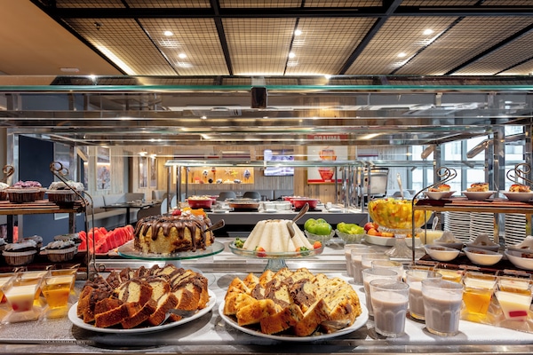 Se ofrece un desayuno bufé (60 BRL por persona)