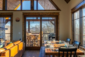 Dining - The Lookout at Eagles Nest: Mtn views, pet friendly, hot tub (Banner Elk)