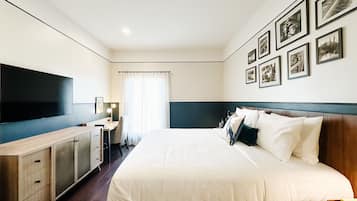 1 bedroom, premium bedding, in-room safe, desk