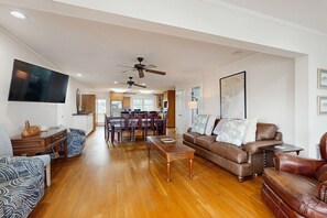 Unclassified image, 4 of 22, button