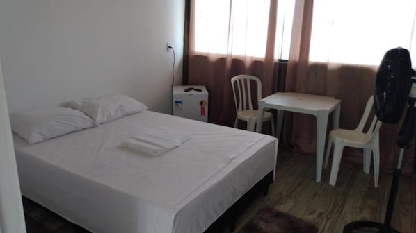 9 bedrooms, WiFi, bed sheets
