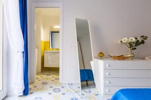 3 bedrooms, iron/ironing board, free WiFi, bed sheets - Seaview apartment short lets (Sant'Agnello)
