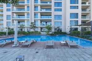 Outdoor pool, a heated pool - Vogue Golf Views - Vida Emirates Hills (Dubai)