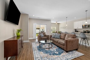 Interior - Comfy Modern-style condo in Wyoming and Michigan. Awesome location. (Wyoming)