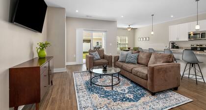 Comfy Modern-style condo in Wyoming and Michigan. Awesome location.