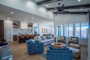 Video games - Arcadia 61 | Private Hot Tub * Fire Pit * Sleeps 19 (Santa Clara)