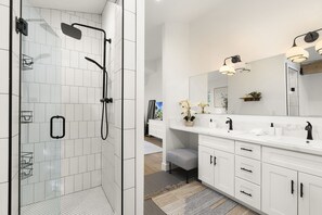 Hair dryer, towels - Pet-Friendly Retreat | Hot Tub, King Suite, Office, Near Lake Tahoe & Trails (Truckee)
