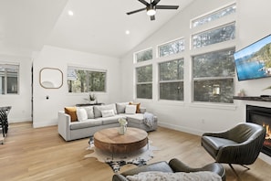 Smart TV, fireplace, offices, computer monitors - Pet-Friendly Tahoe Escape | King Suite, Hot Tub, Office, Near Town, Lake & Trail (Truckee)
